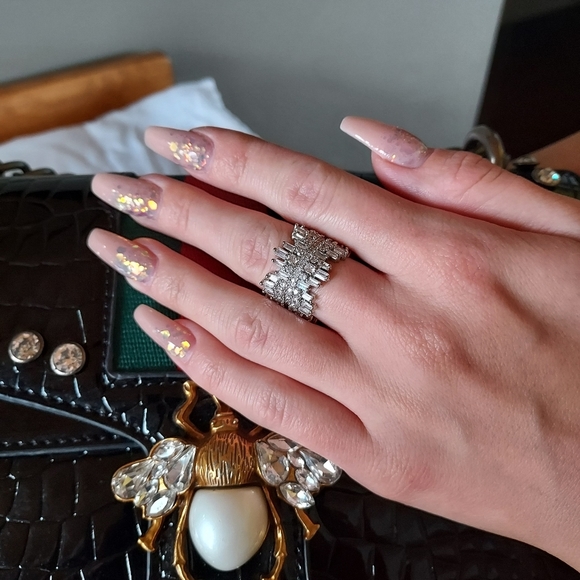 18K WHITE GOLD-PLATED BAGUETTE AND ROUND DIAMOND RING - Picture 4 of 6